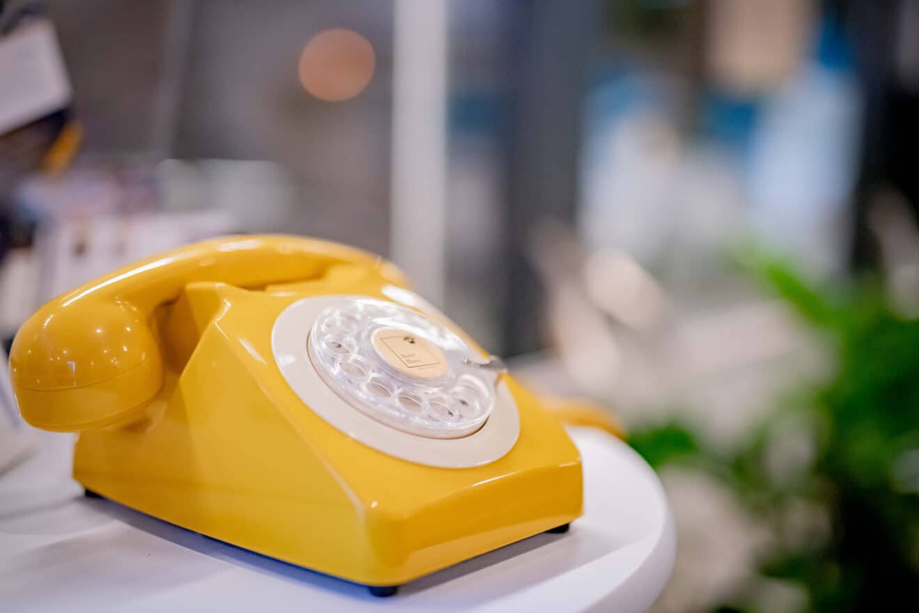 Der Hochzeitstrend 2024: Das Audiogästebuch erobert die Feierlichkeiten