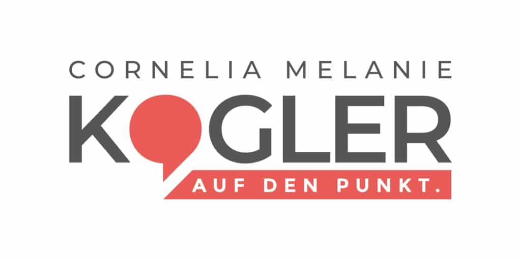 Logo mit dem Text „Cornelia Melanie Kogler“ in Schwarz, mit einer roten Sprechblase, die das „O“ in „Kogler“ ersetzt. Darunter steht auf einem roten Banner „Auf den Punkt“, das die Eleganz von Hochzeitsplanung mit Präzision und Stil einfängt.