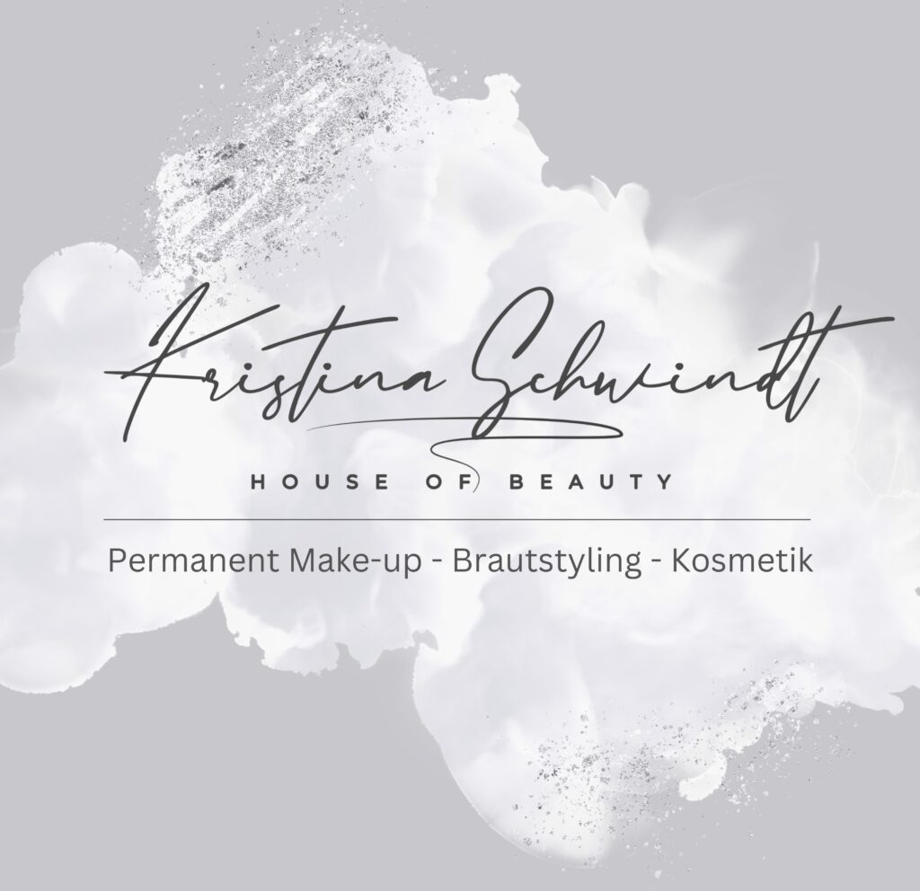 Elegantes Logodesign mit grauem Aquarellhintergrund. Der Text lautet „Kristina Schwindt House of Beauty“, perfekt für alle, die ihre Hochzeit planen. Darunter sind Dienstleistungen wie „Permanent Make-up, Brautstyling, Kosmetik“ in einer anspruchsvollen Handschrift und serifenloser Schrift aufgeführt.