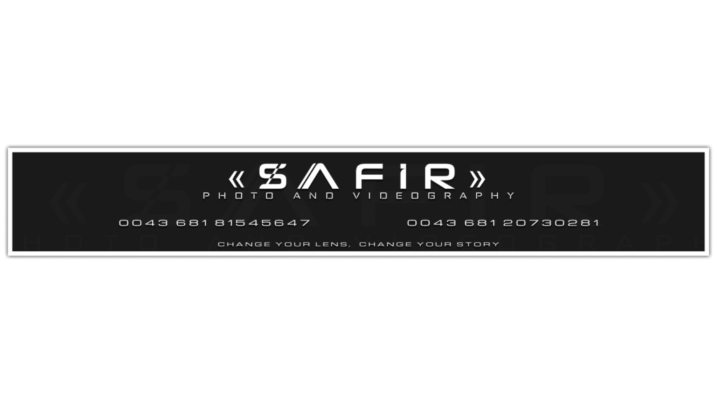 Ein schwarzes Banner für „Safir Photo and Videography“ mit weißem Text und dekorativen Zitaten. Perfekt für Ihre Hochzeitsbedürfnisse, enthält es zwei Telefonnummern: 0043 681 81545647 und 0043 681 20730281. Der Slogan lautet: „Wechseln Sie Ihre Linse. Ändern Sie Ihre Geschichte.“