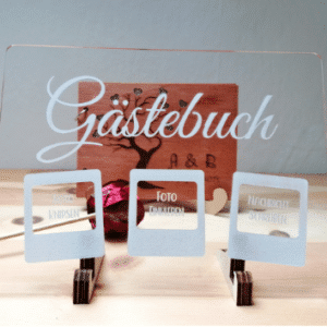 Ein dekoratives Hochzeitsgästebuch mit einem Baumdesign im Hintergrund verleiht Ihrer Hochzeit eine einzigartige Note. Drei beschriftete Fächer zum Fotografieren, Zeichnen und Schreiben von Nachrichten machen es zu einem wesentlichen Bestandteil Ihrer Hochzeitsplanung.